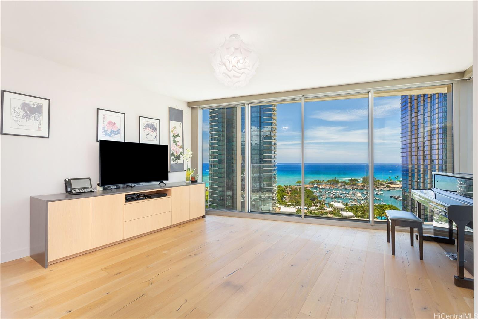 1001 Queen Street  Unit 1801