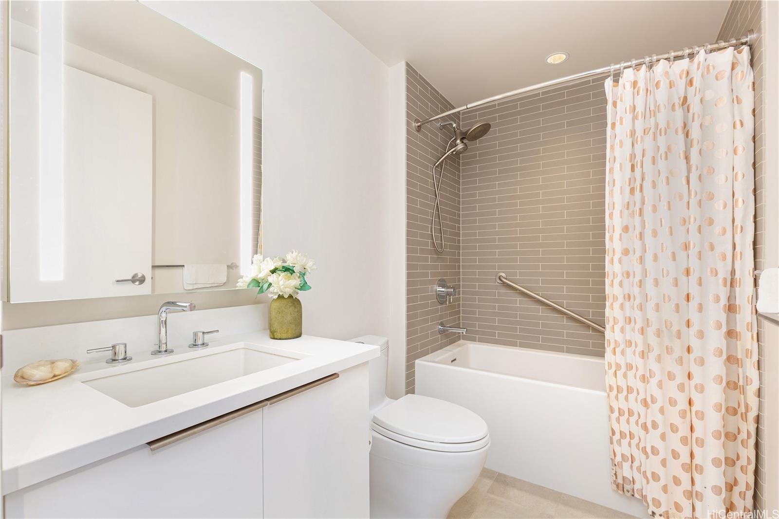 1001 Queen Street  Unit 1801