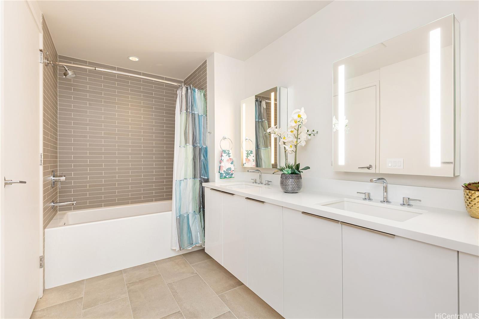 1001 Queen Street  Unit 1801