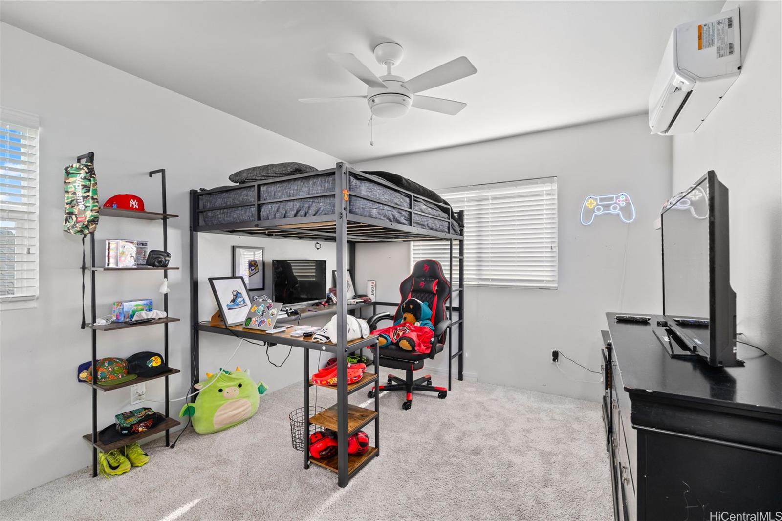 Photo 19 of 25