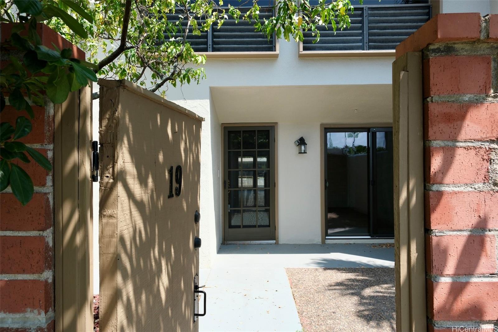 Photo 4 of 25