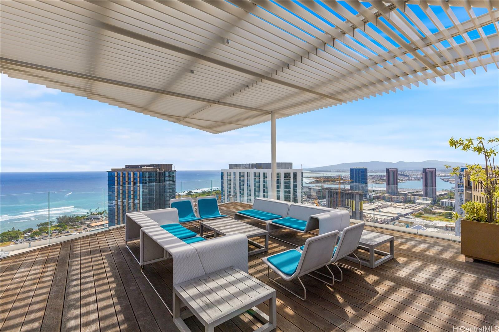 1001 Queen Streets 1302
