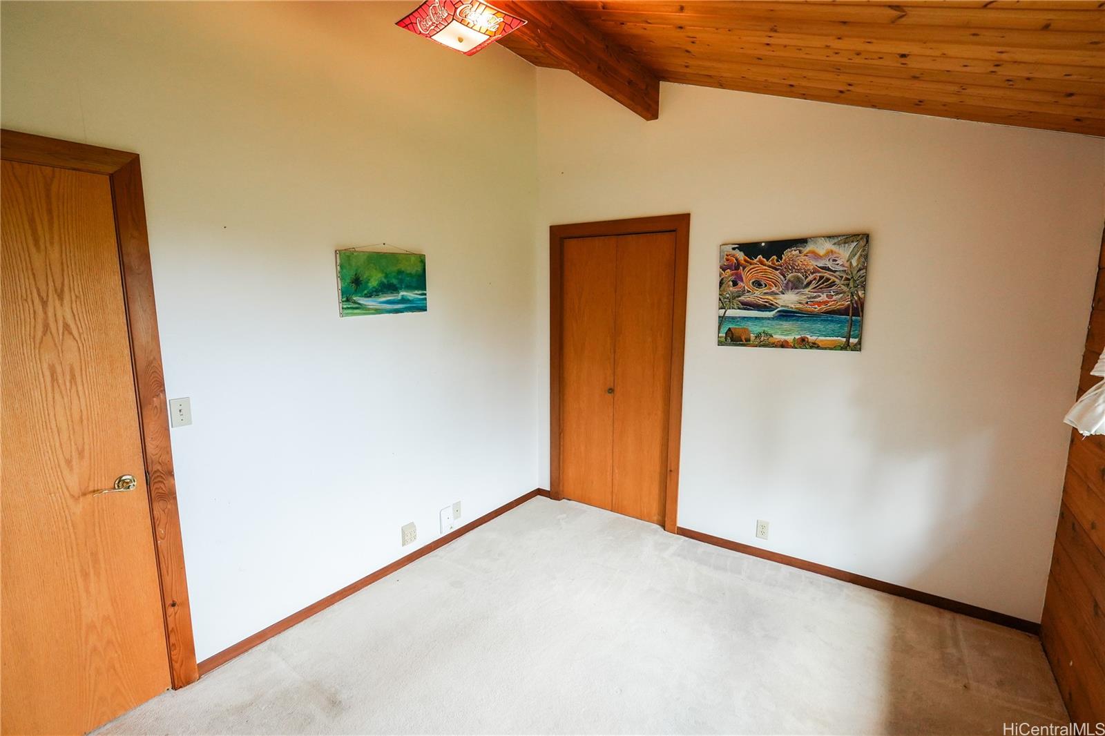 Photo 18 of 25