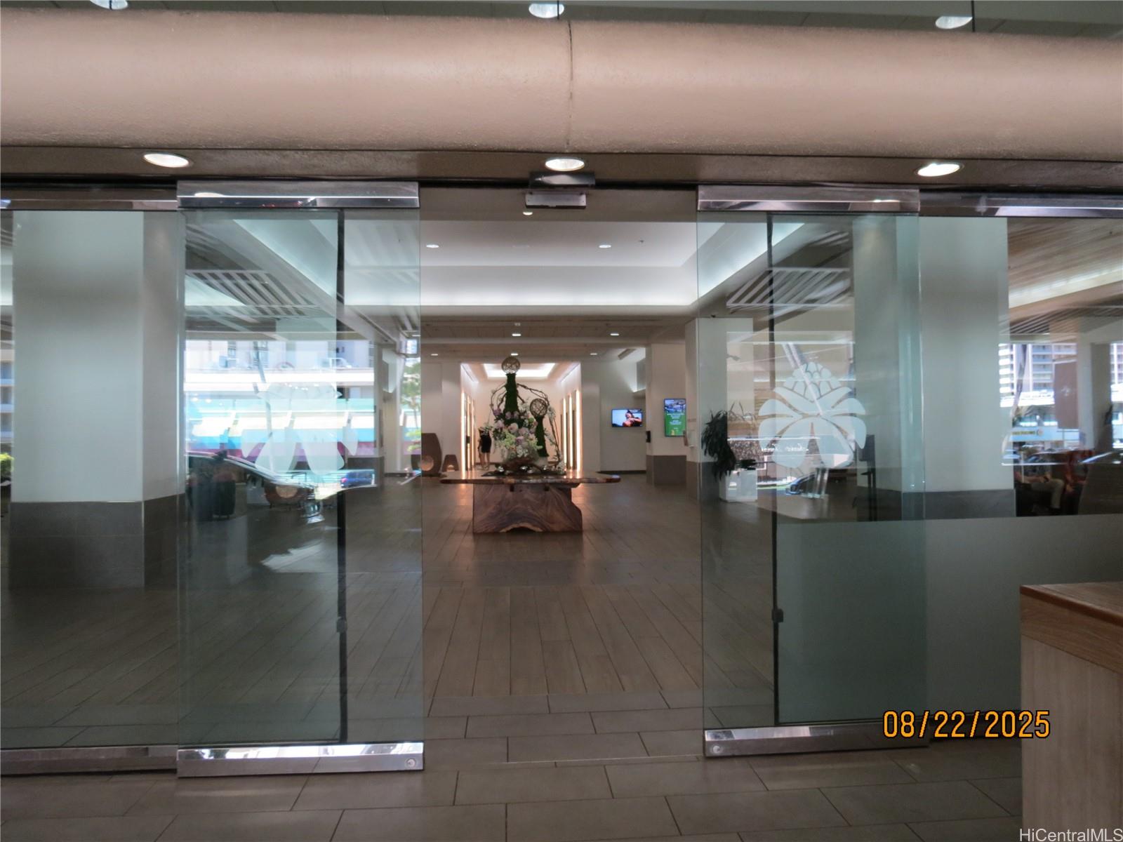 Photo 4 of 25