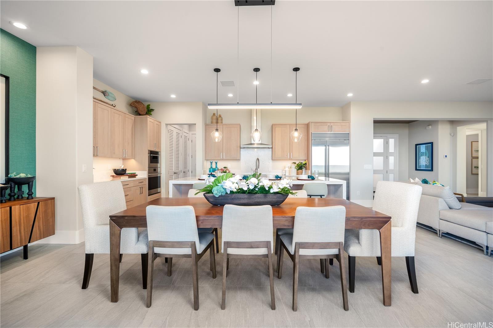 Photo 7 of 25