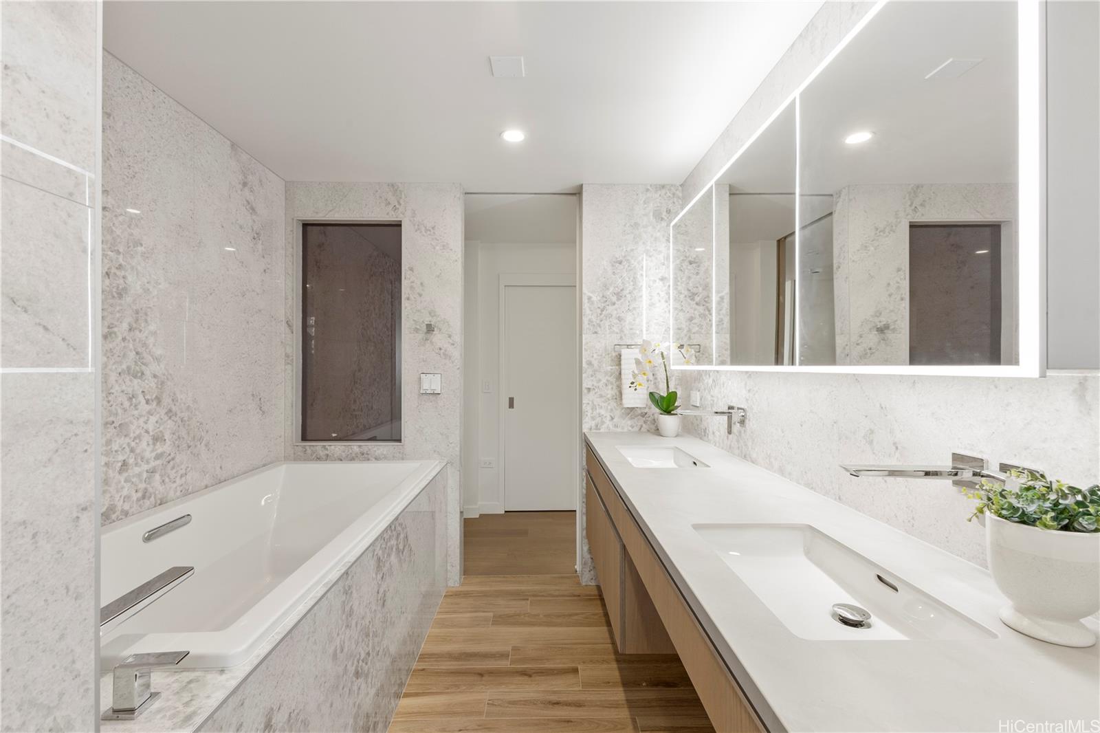 3003 Kalakaua Avenue  Unit 5A