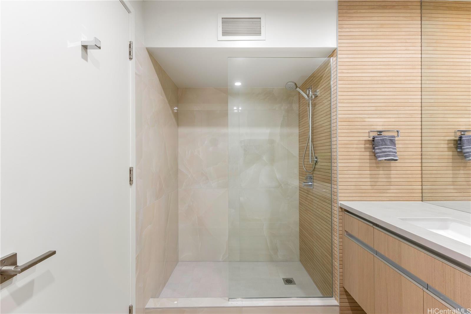 3003 Kalakaua Avenue  Unit 5A