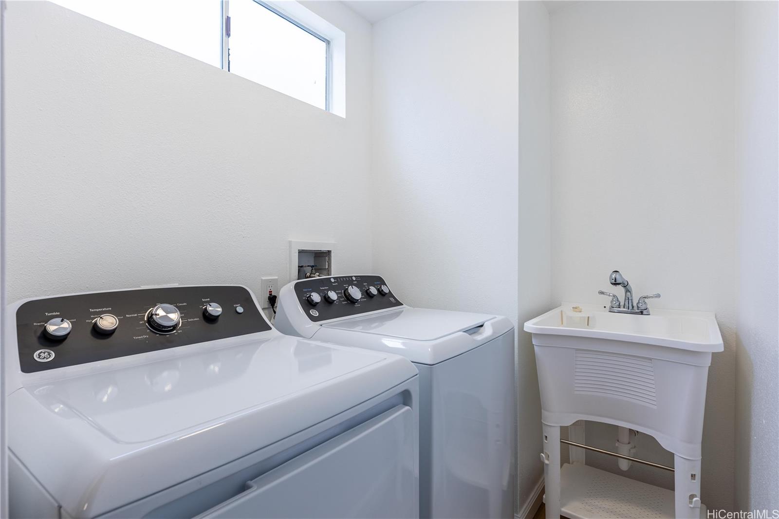 87-1009 Huamoa Street