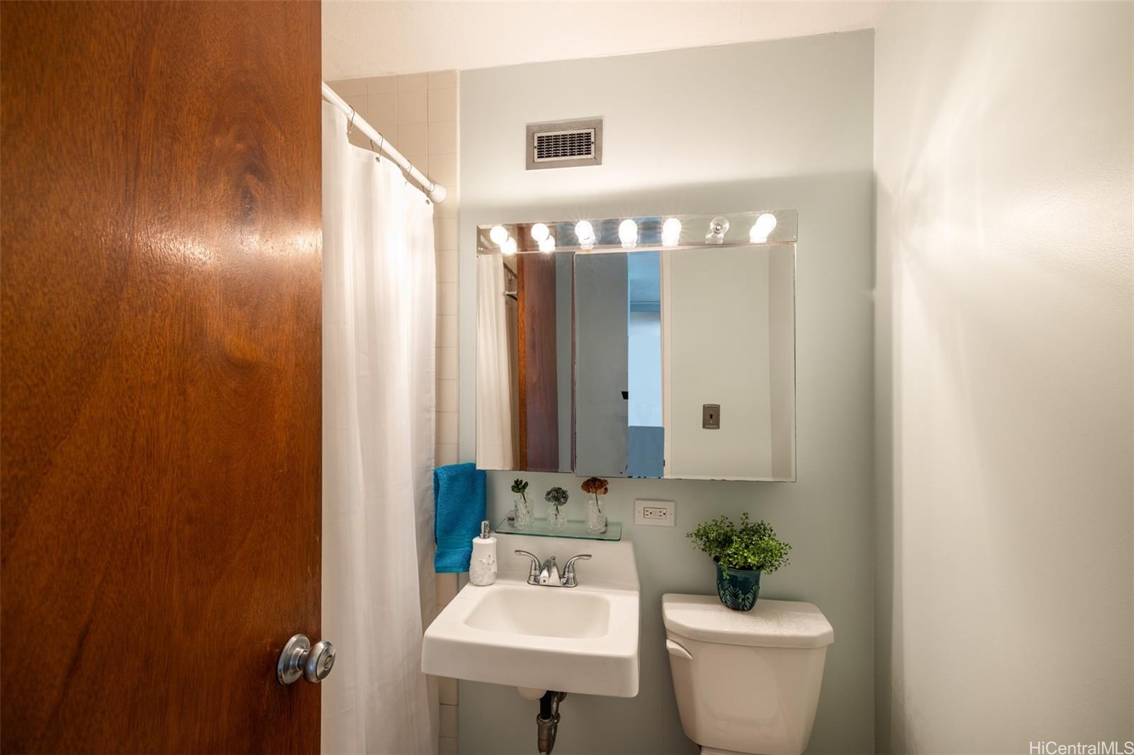 1511 Nuuanu Avenue  Unit 724