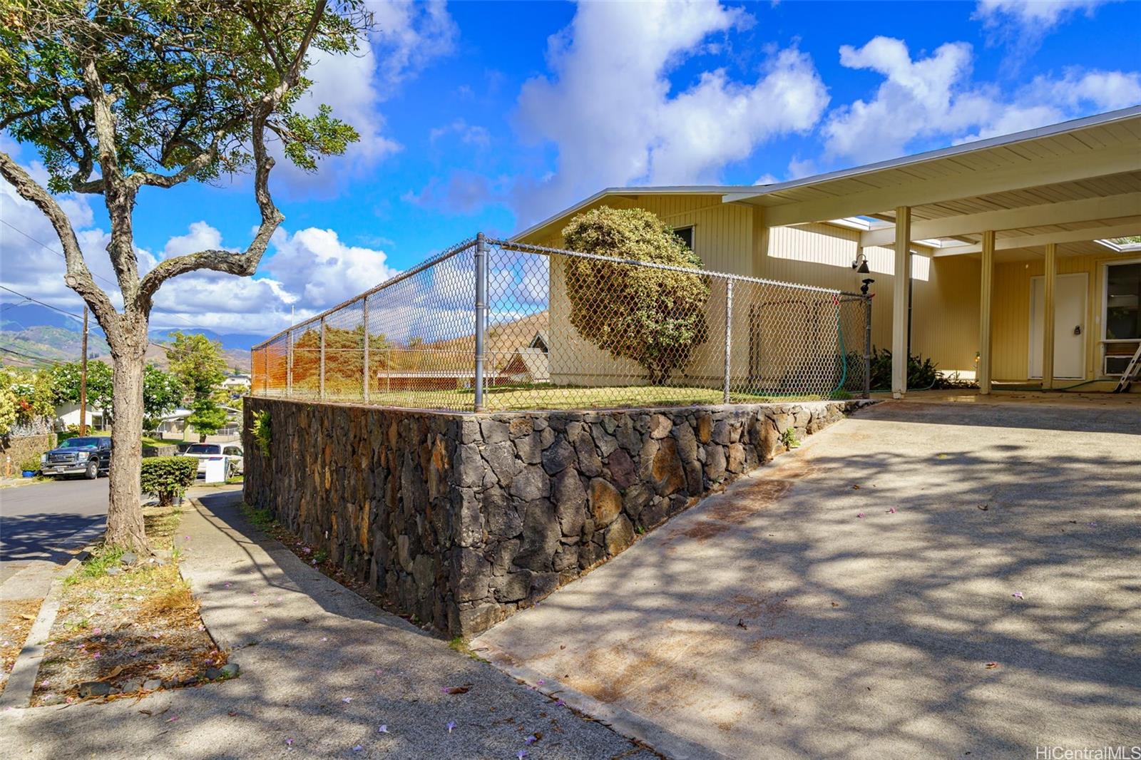 1324 Kuuna Street