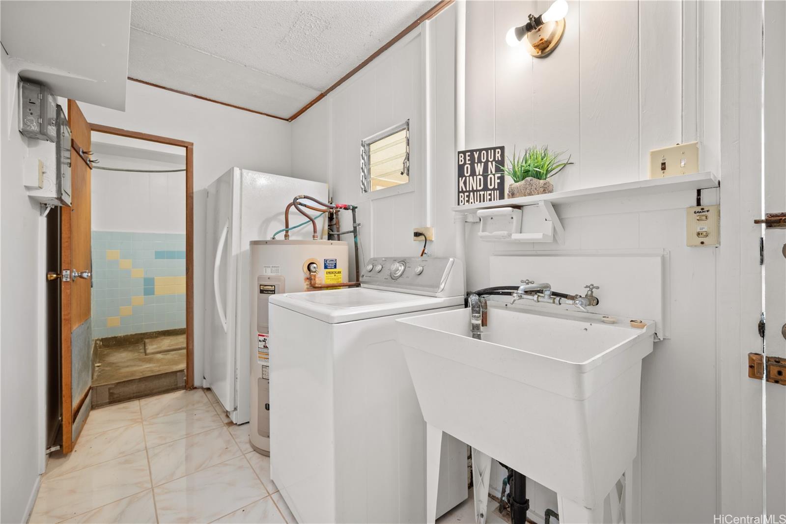 Photo 23 of 25