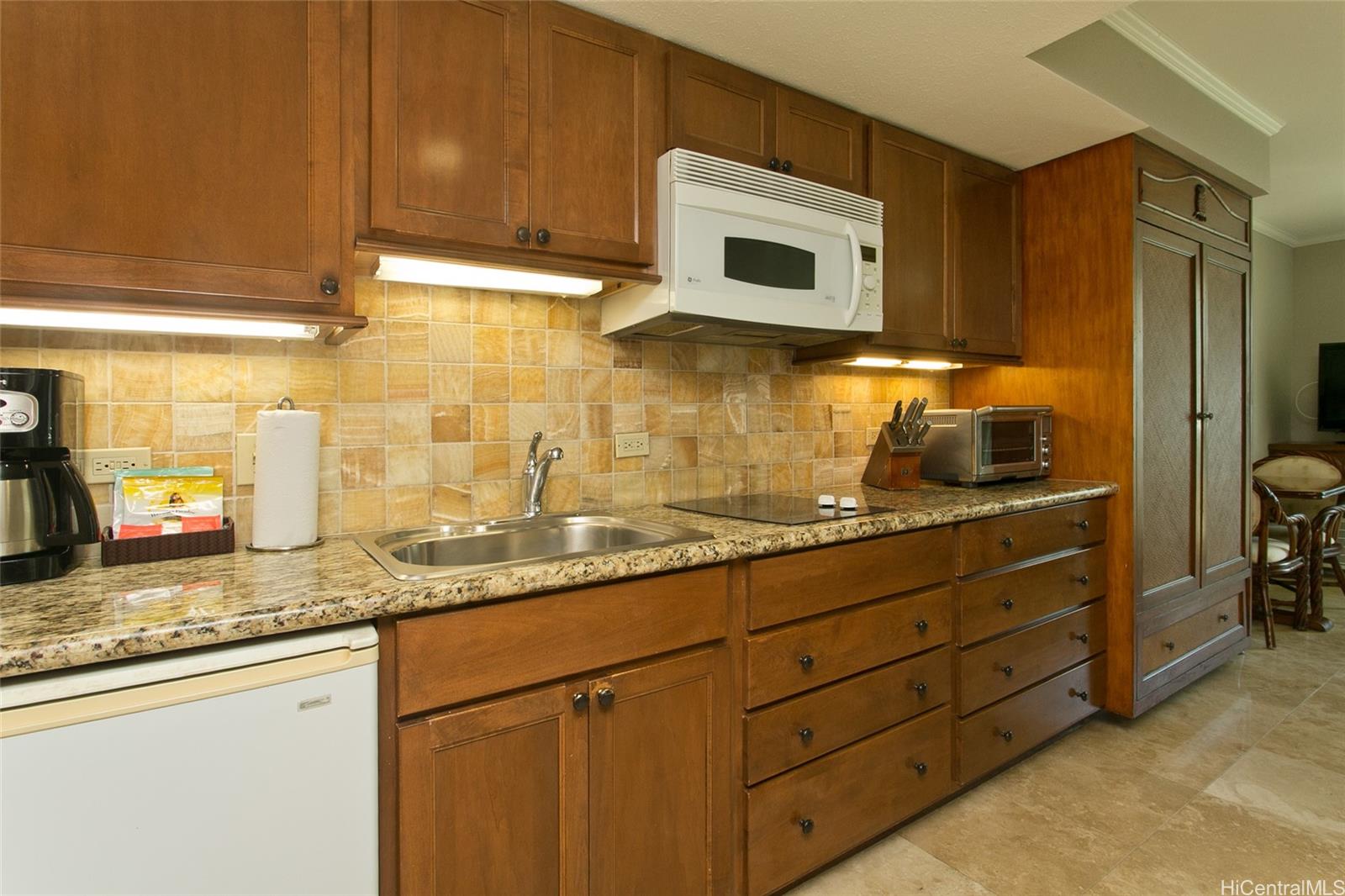 2045 Kalakaua Avenue  Unit 818