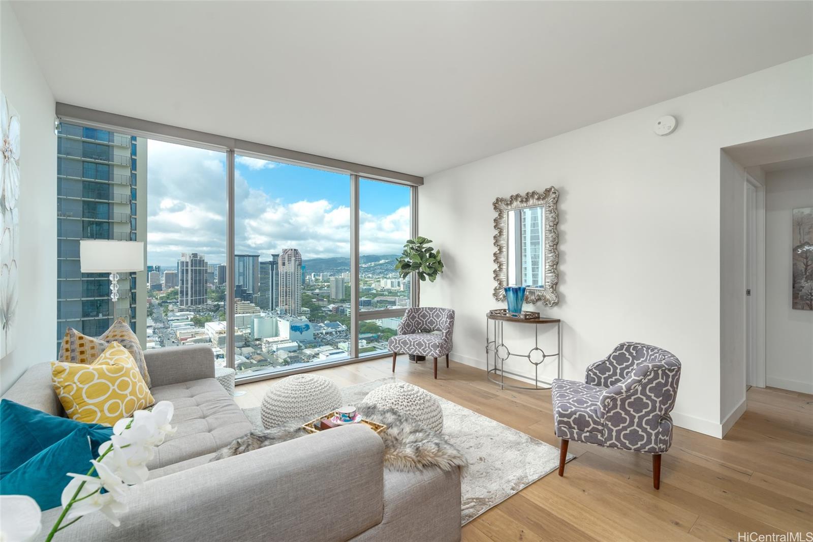 1001 Queen Street 3113
