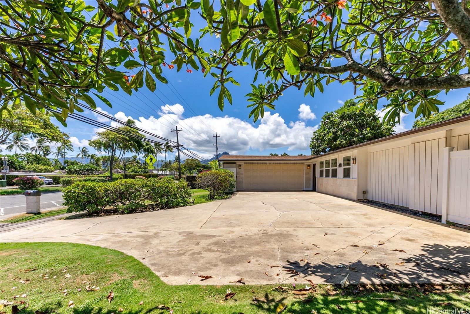 743 Mokapu Road