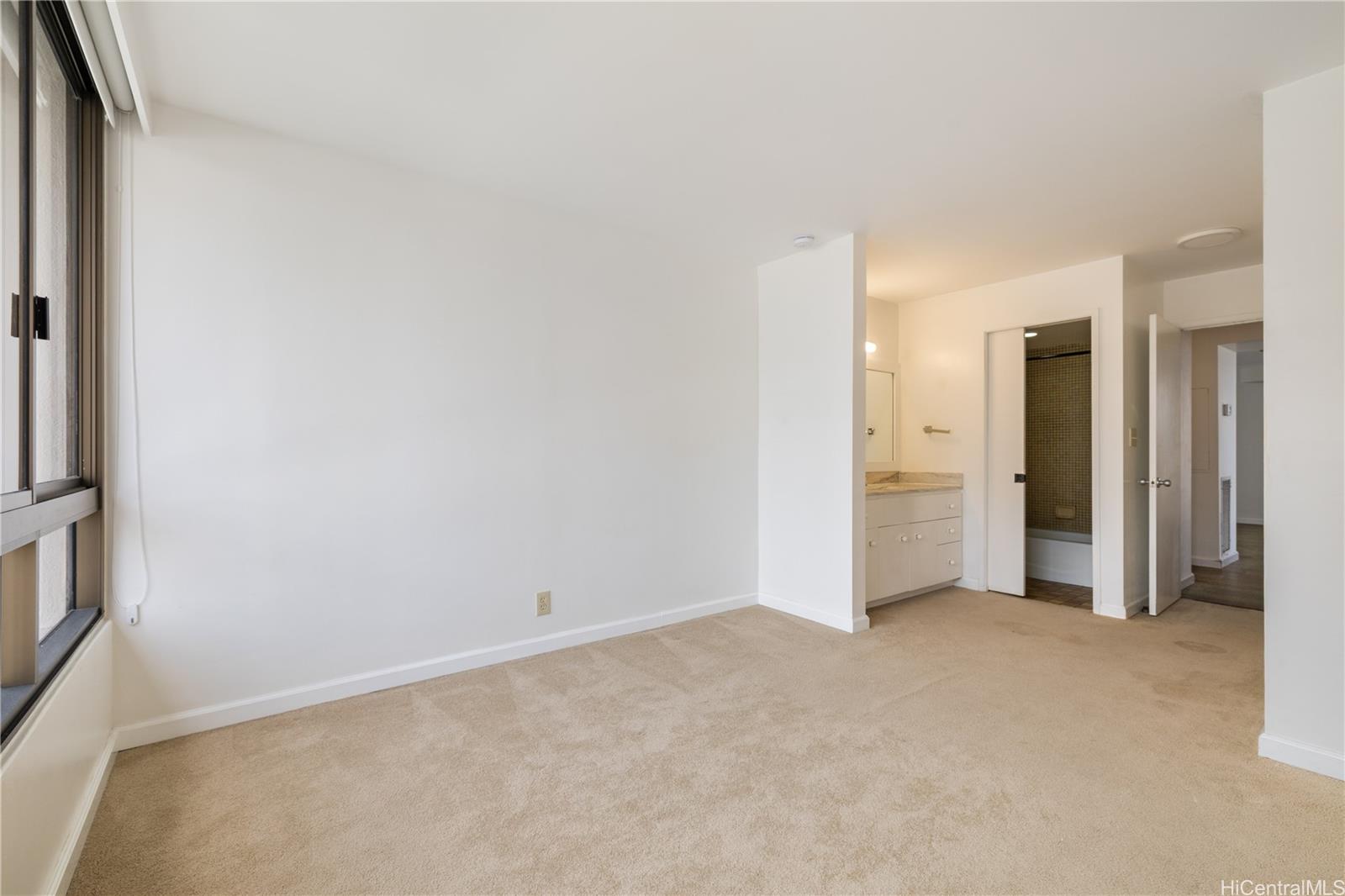 Photo 17 of 25