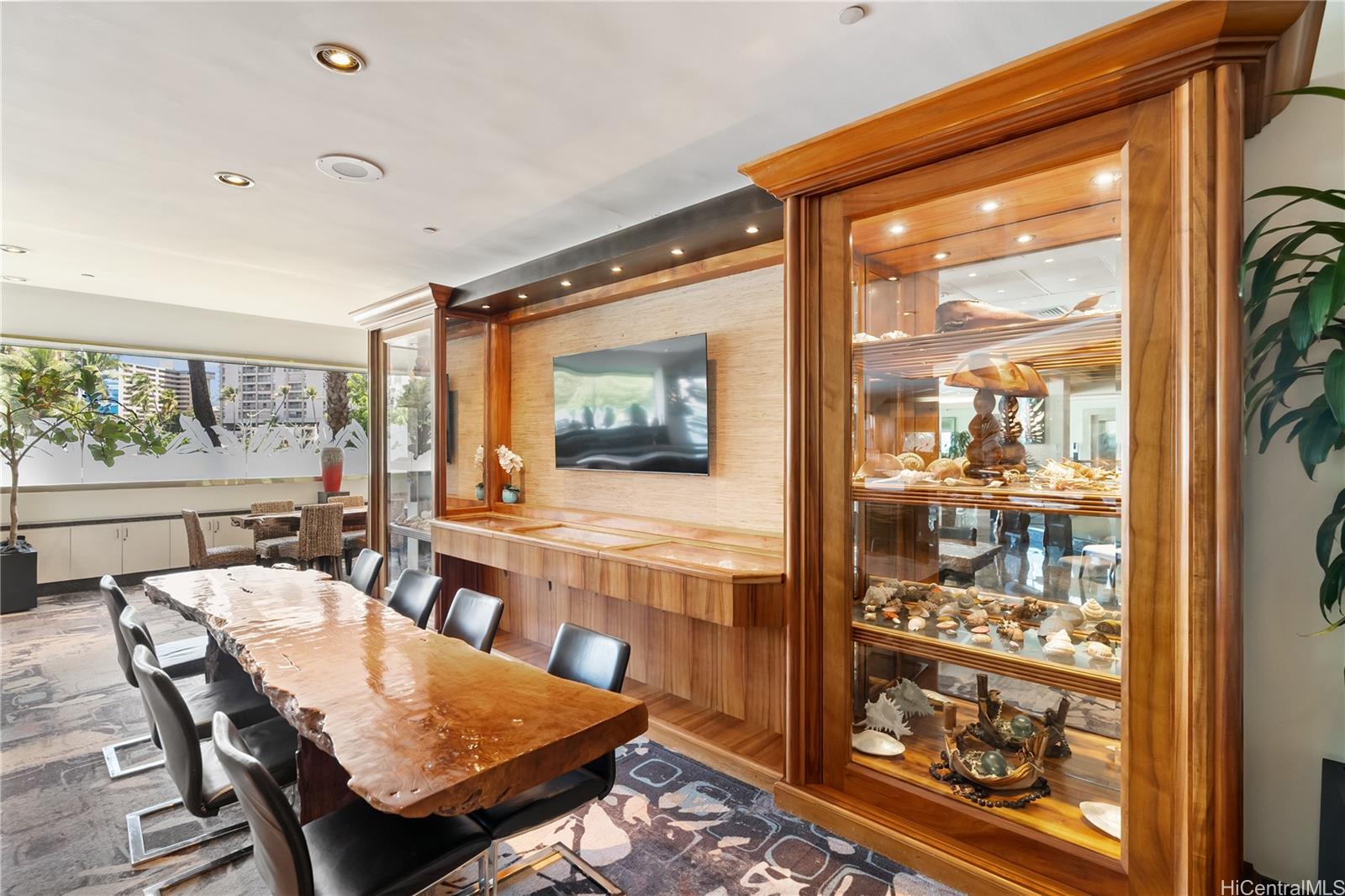2045 Kalakaua Avenue  Unit 118