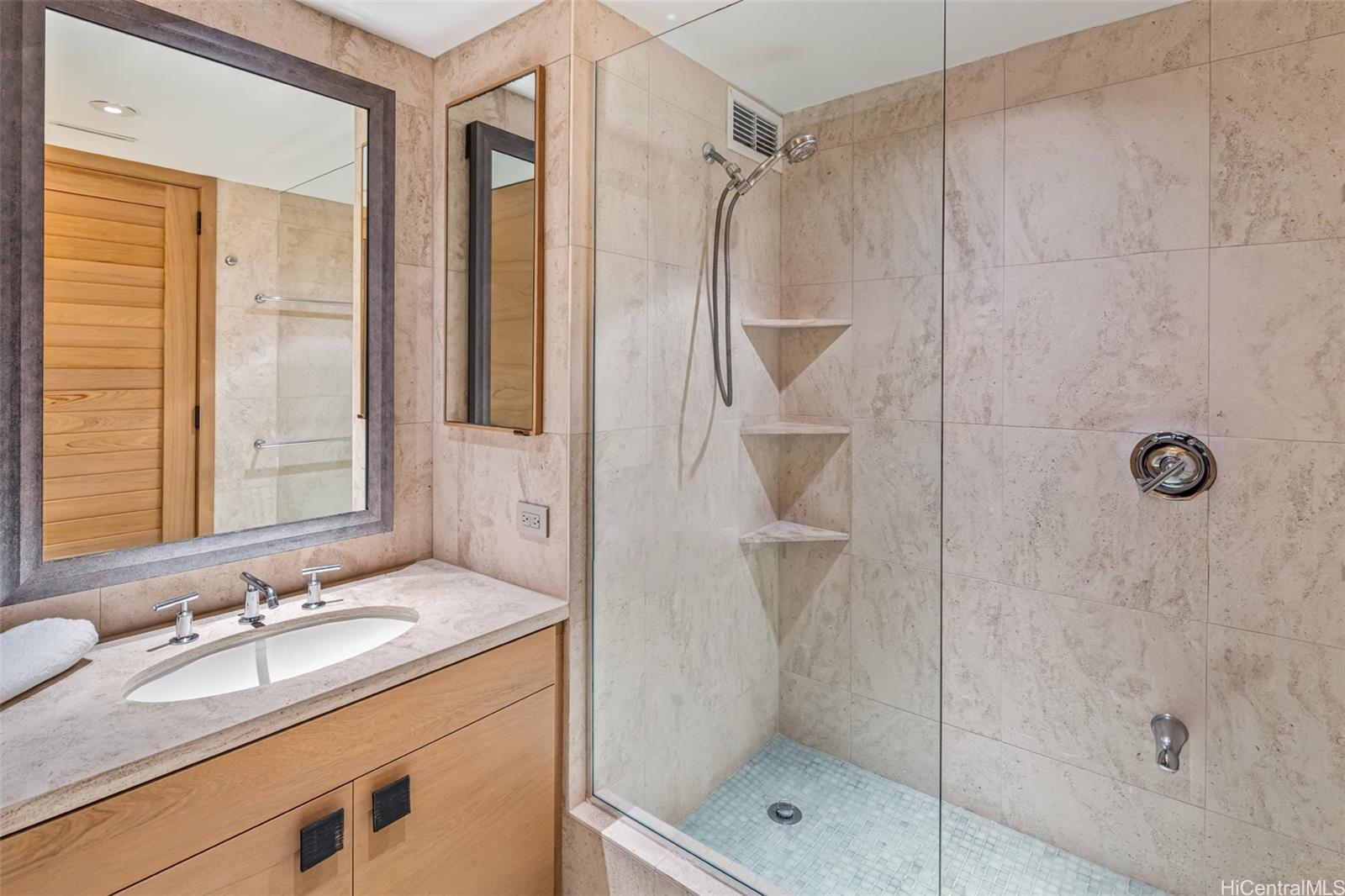 3003 Kalakaua Avenue  Unit 5B