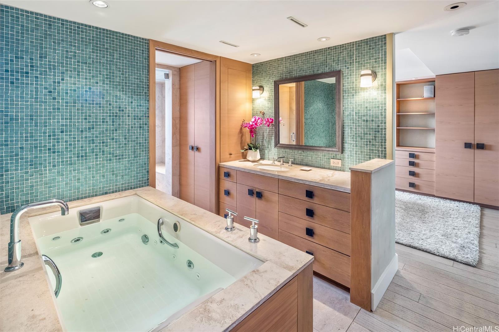 3003 Kalakaua Avenue  Unit 5B