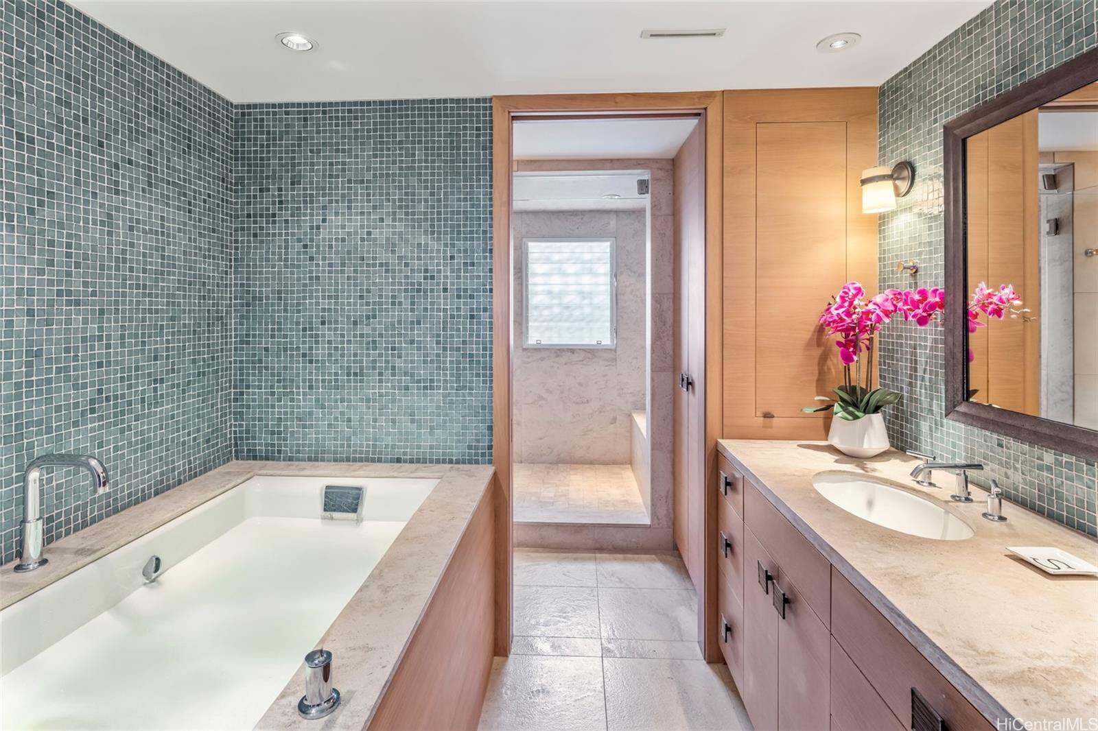 3003 Kalakaua Avenue  Unit 5B