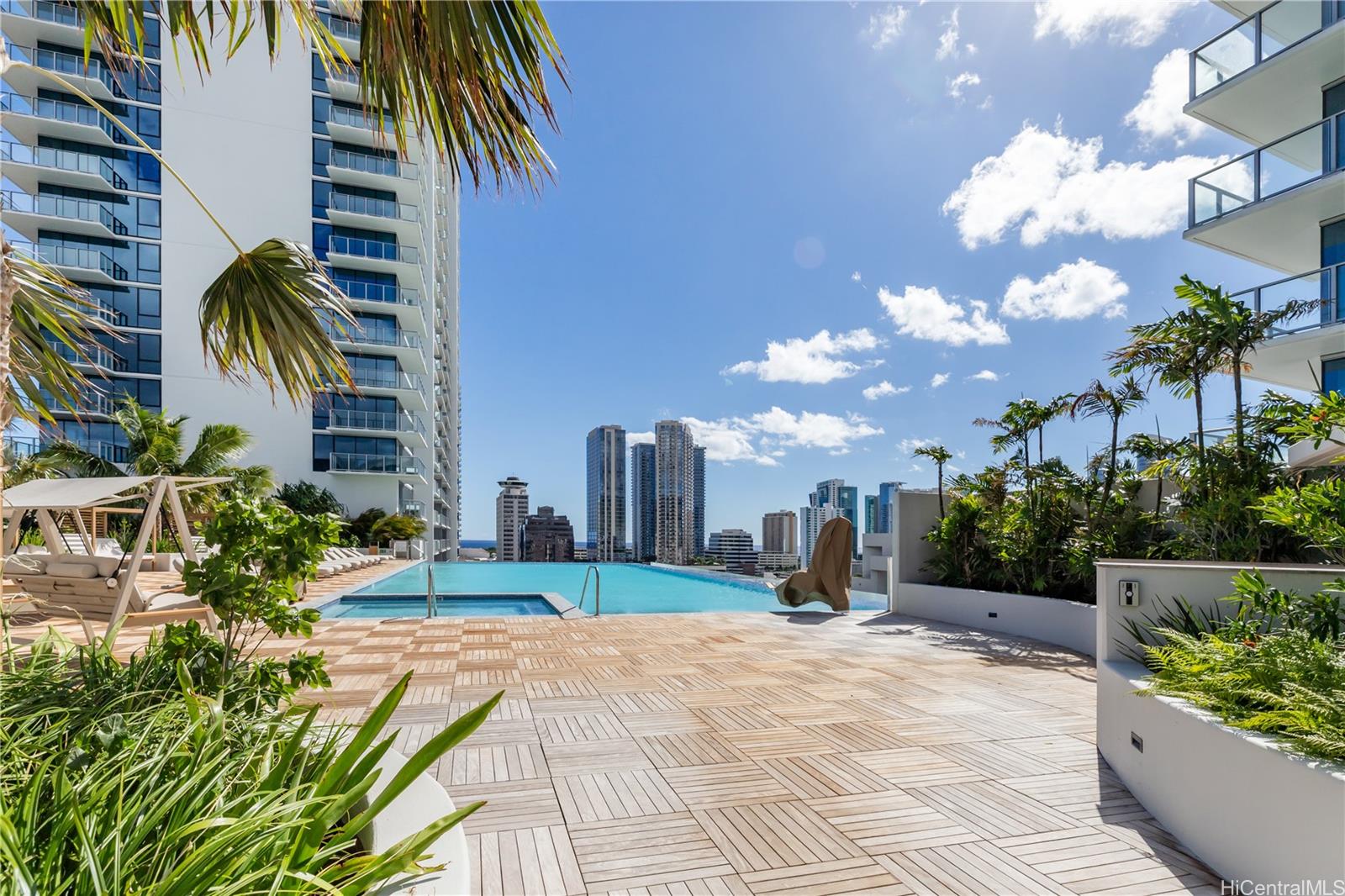 1515 Liona Street  Unit 708