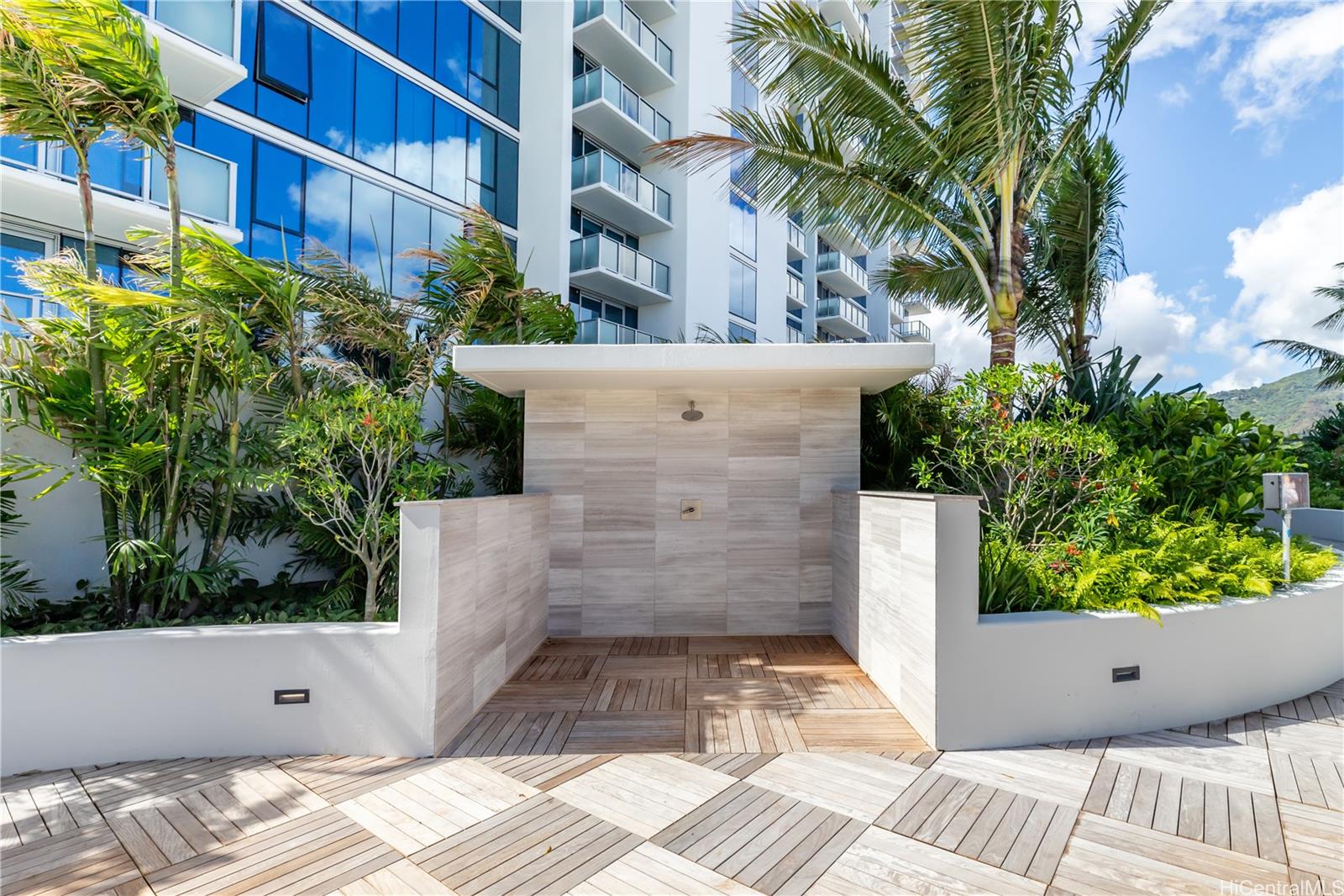 1515 Liona Street  Unit 708