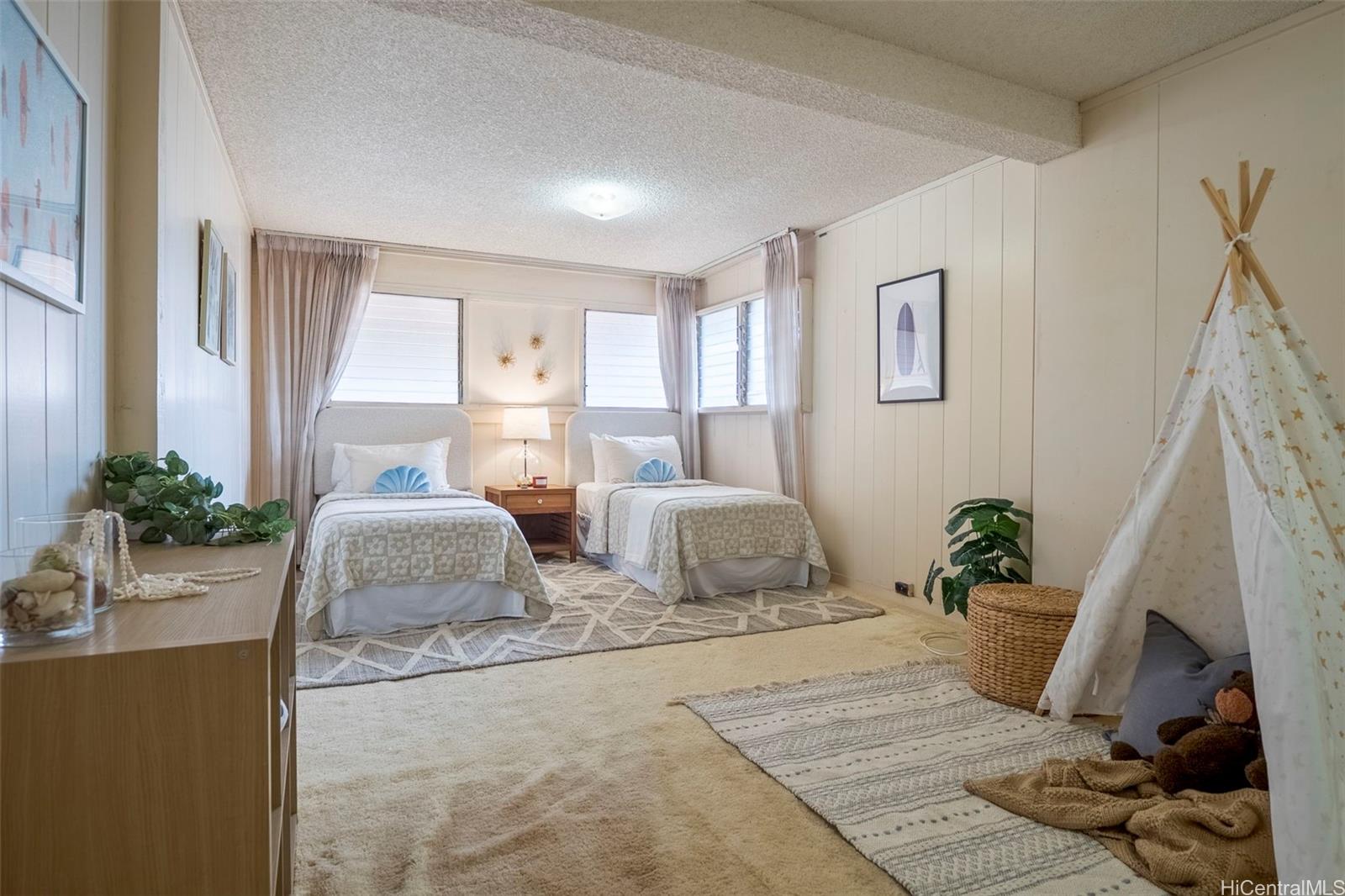 Photo 19 of 25