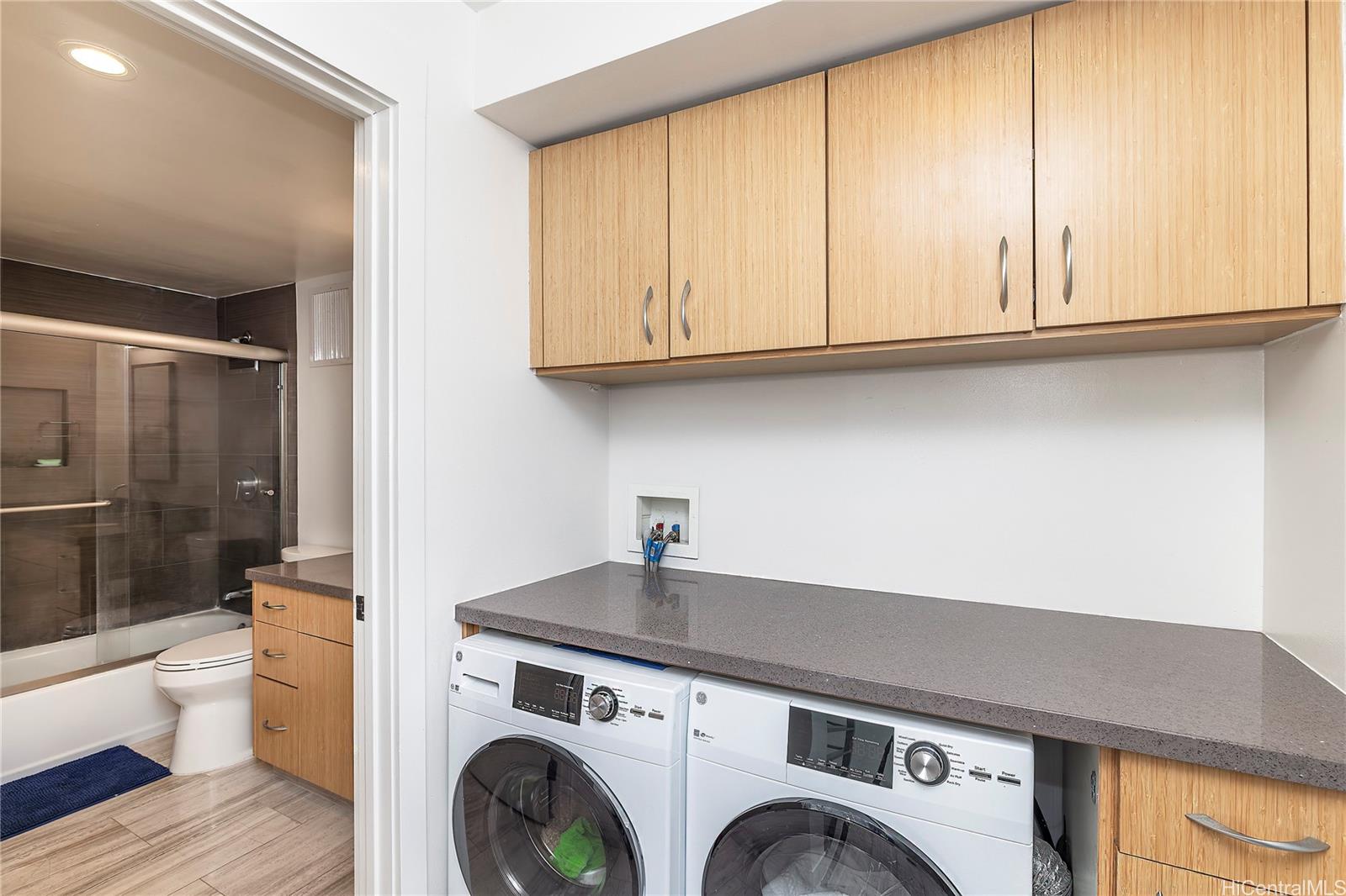 500 University Avenue  Unit 904