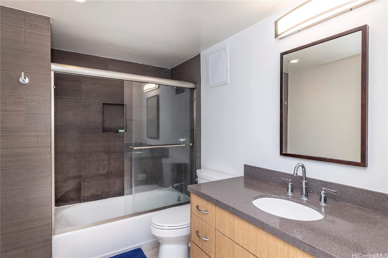 500 University Avenue  Unit 904