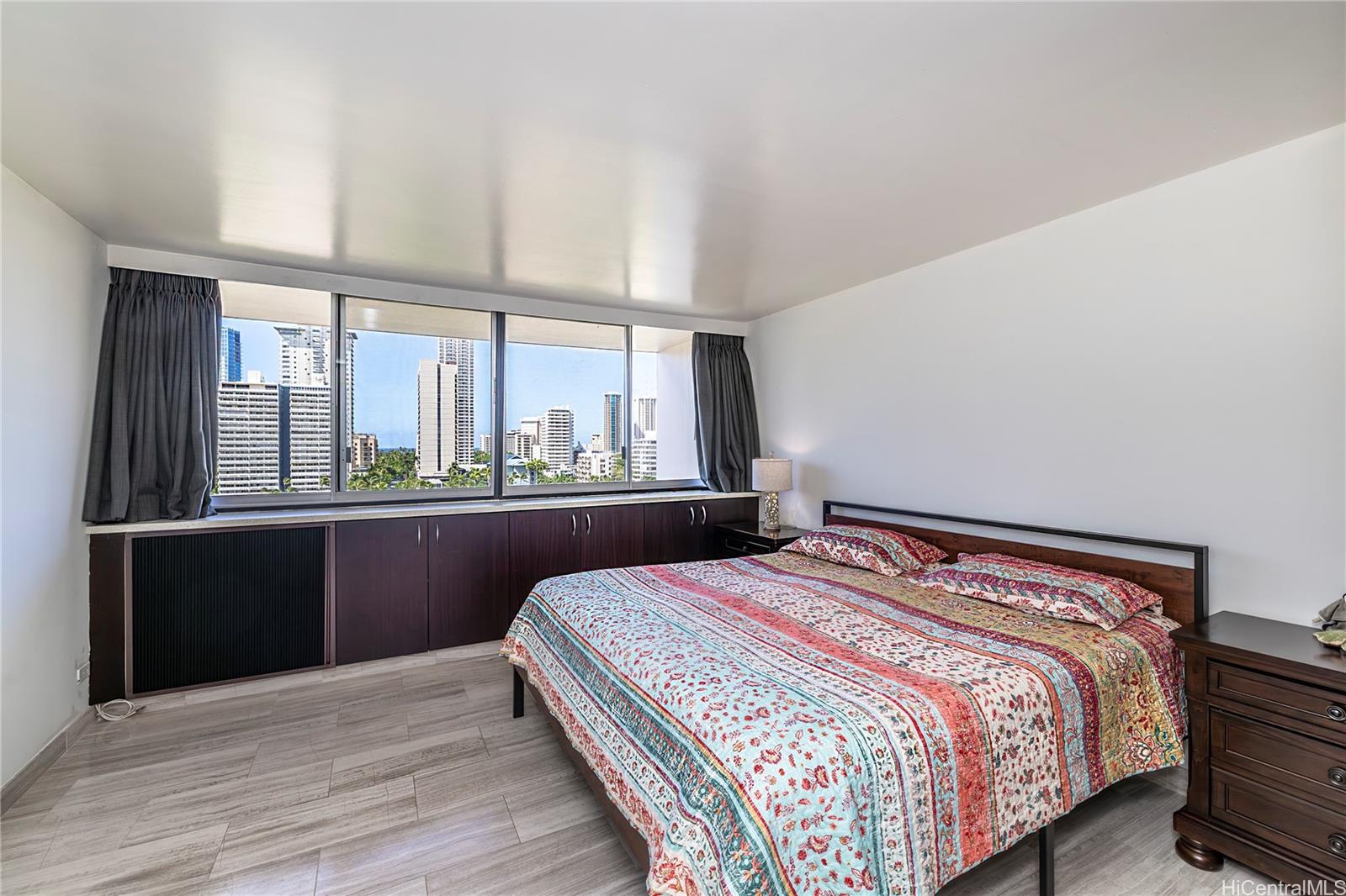 500 University Avenue  Unit 904