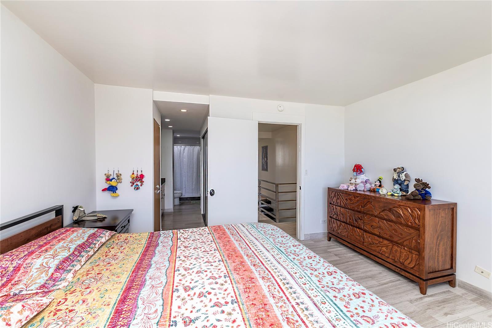 500 University Avenue  Unit 904