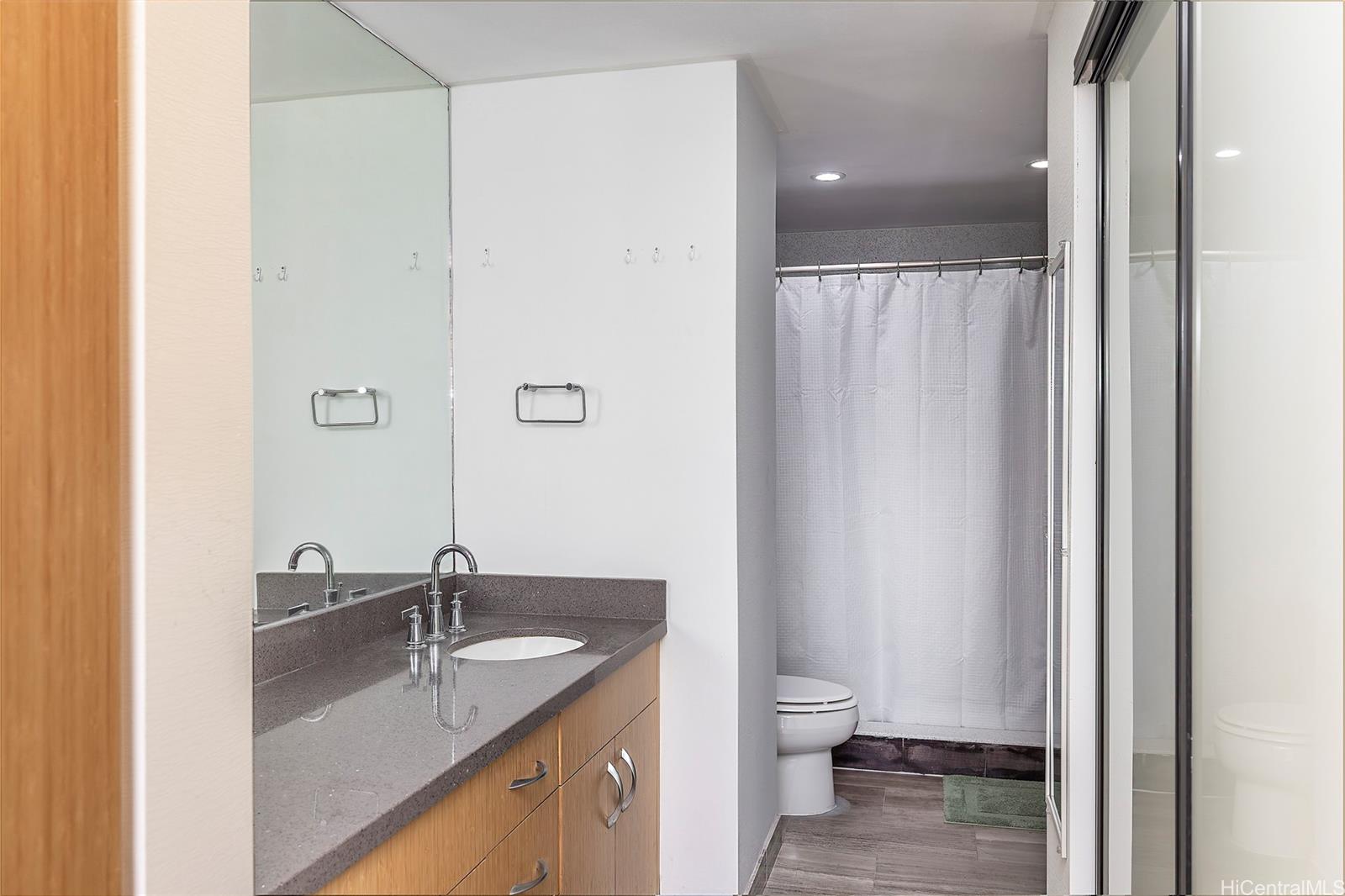 500 University Avenue  Unit 904