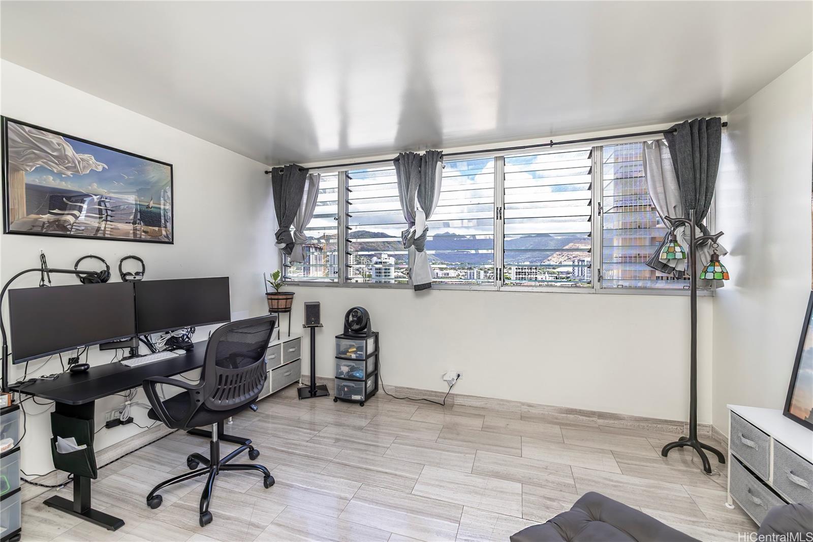 500 University Avenue  Unit 904