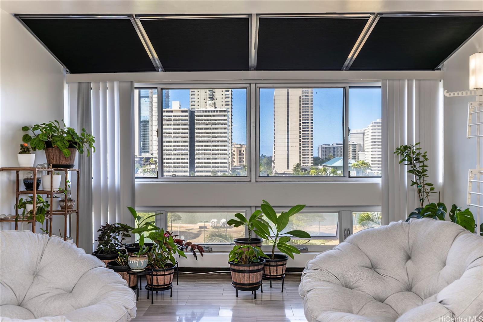 500 University Avenue  Unit 904