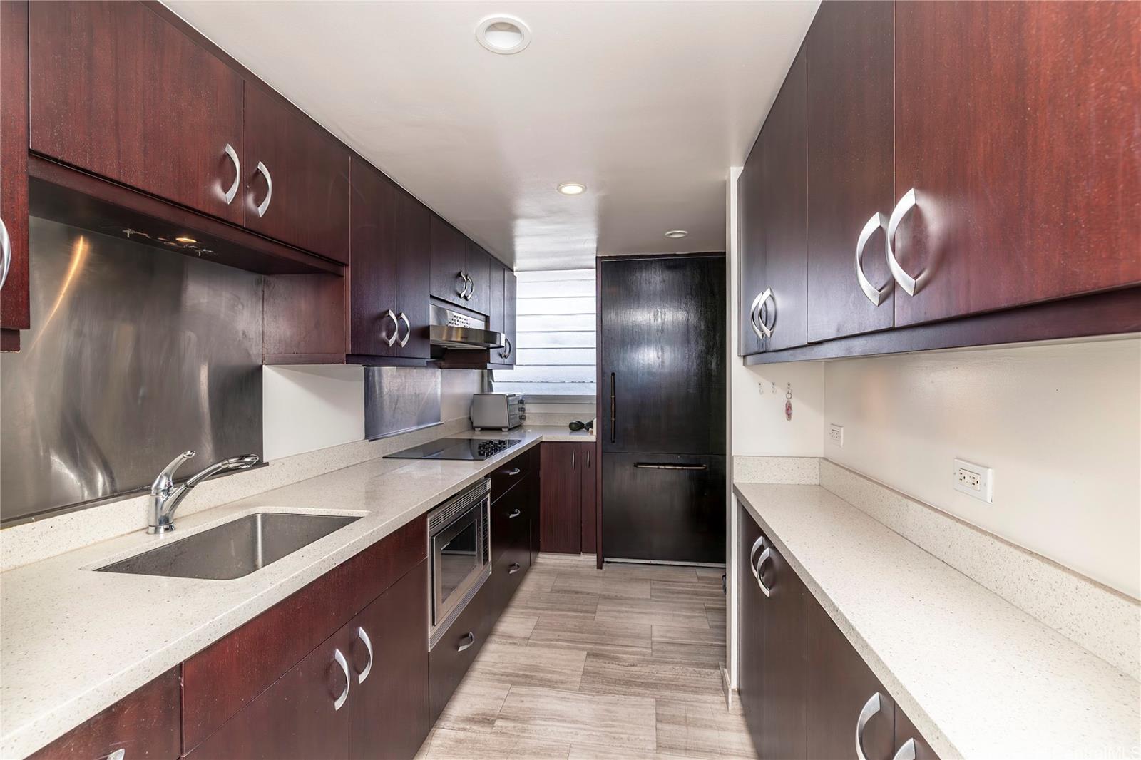 500 University Avenue  Unit 904