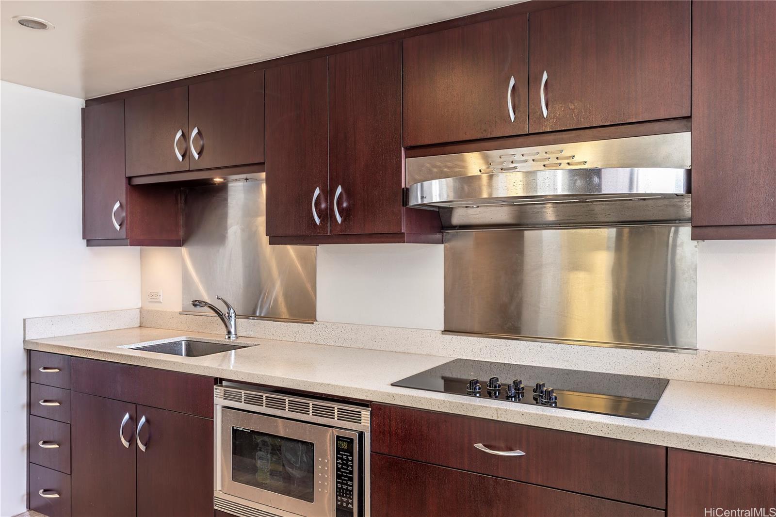 500 University Avenue  Unit 904