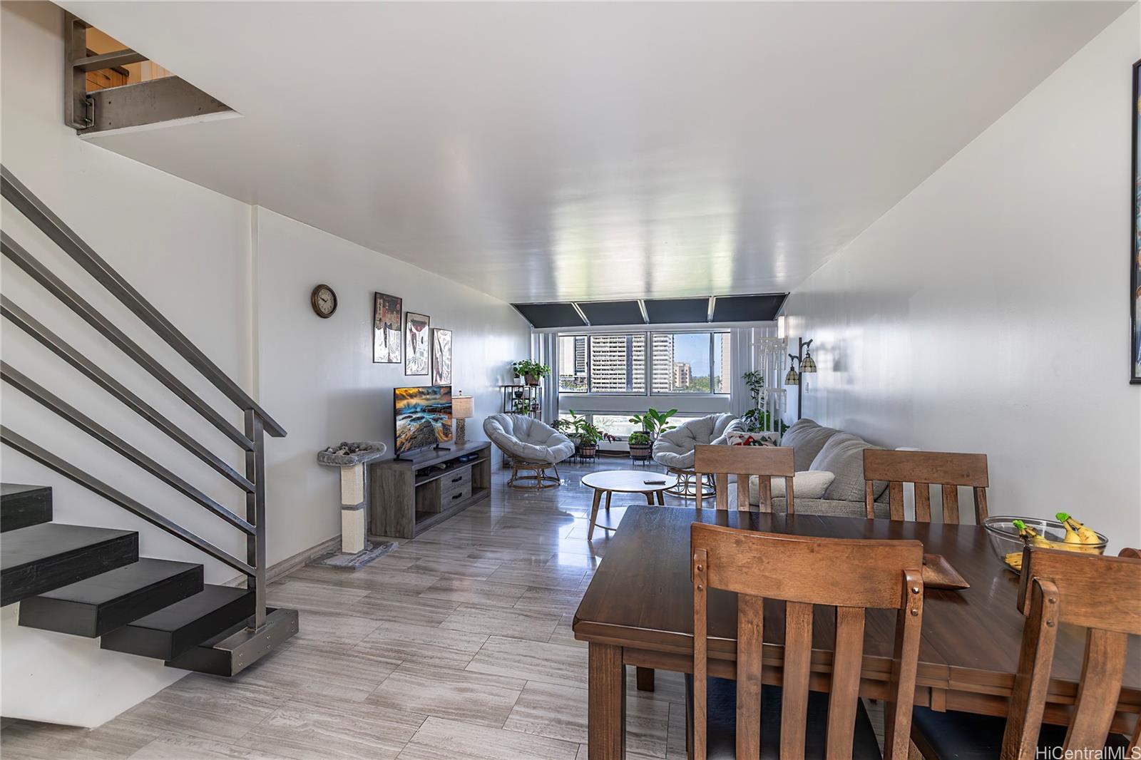 500 University Avenue  Unit 904