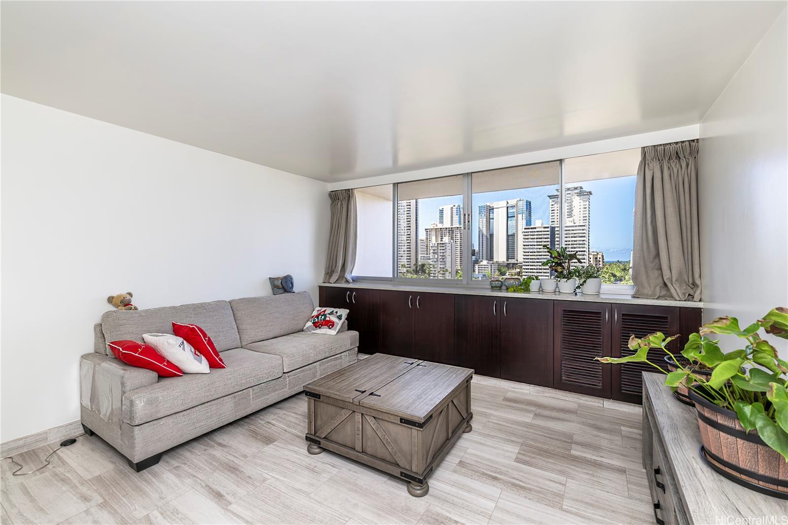 500 University Avenue  Unit 904