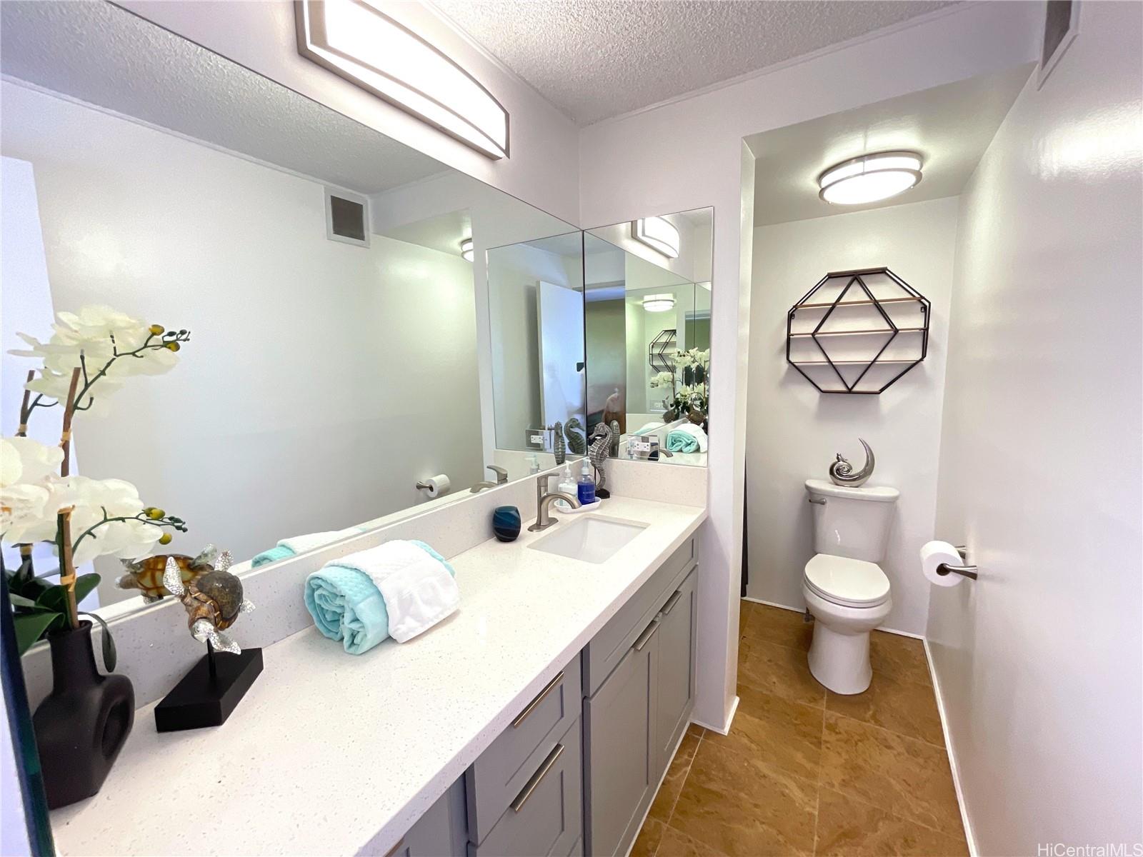 Photo 18 of 25