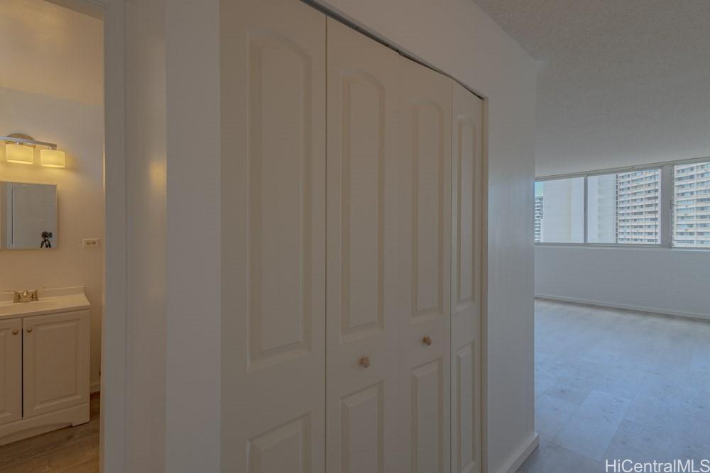 Photo 7 of 25