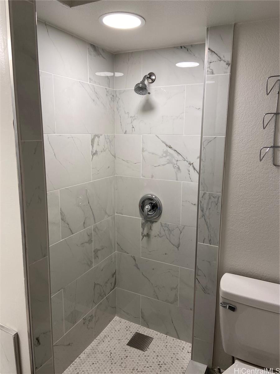 444 Niu Street 3404