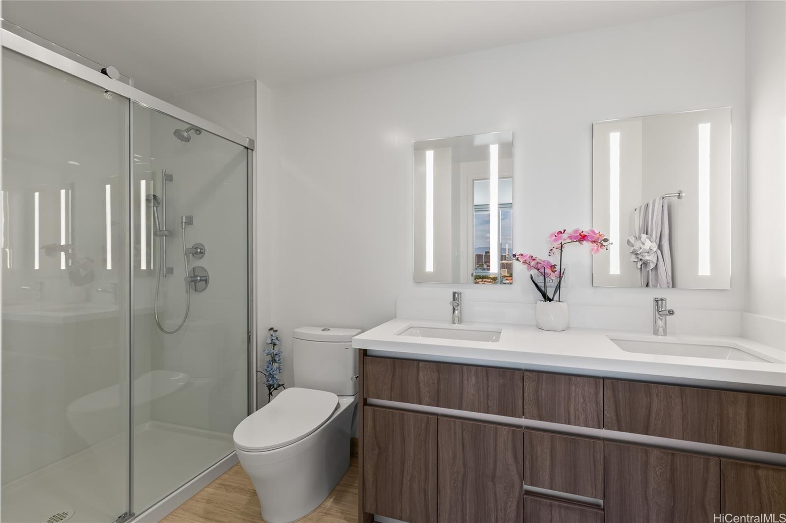 1515 Liona Street  Unit 2200
