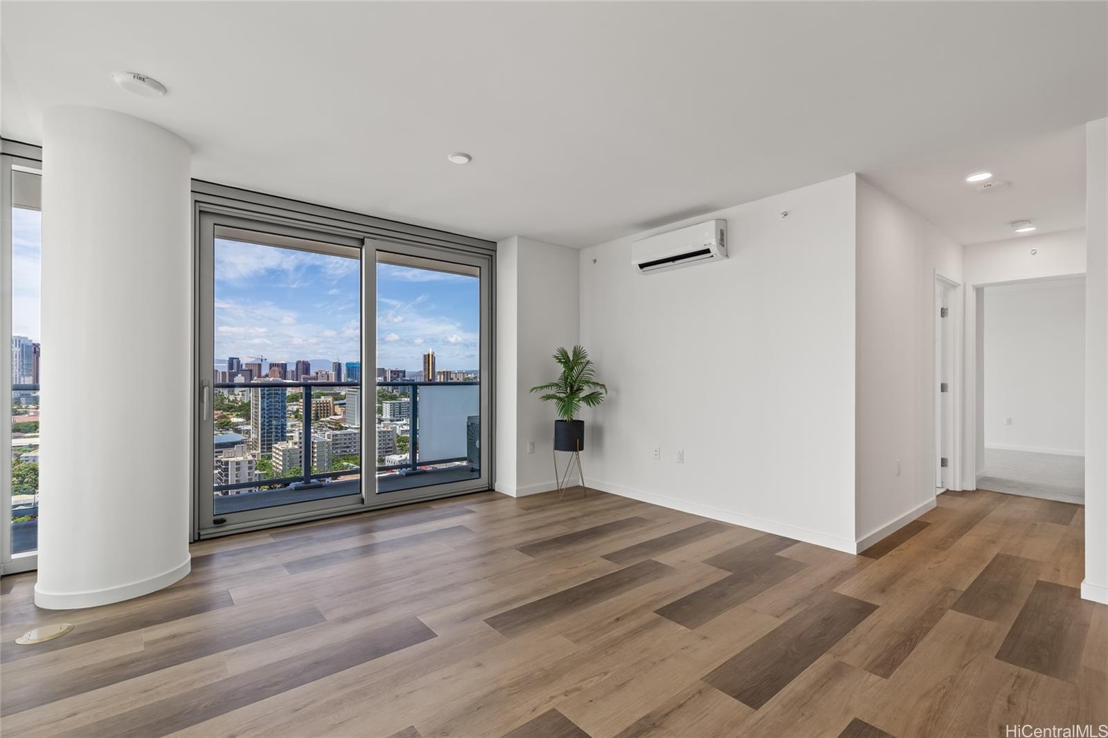 1515 Liona Street  Unit 2200