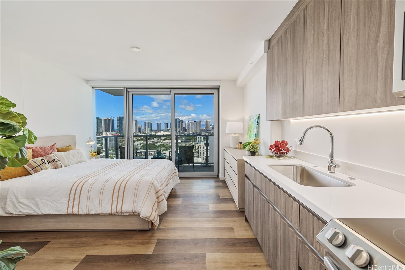 1515 Liona Street  Unit 1808