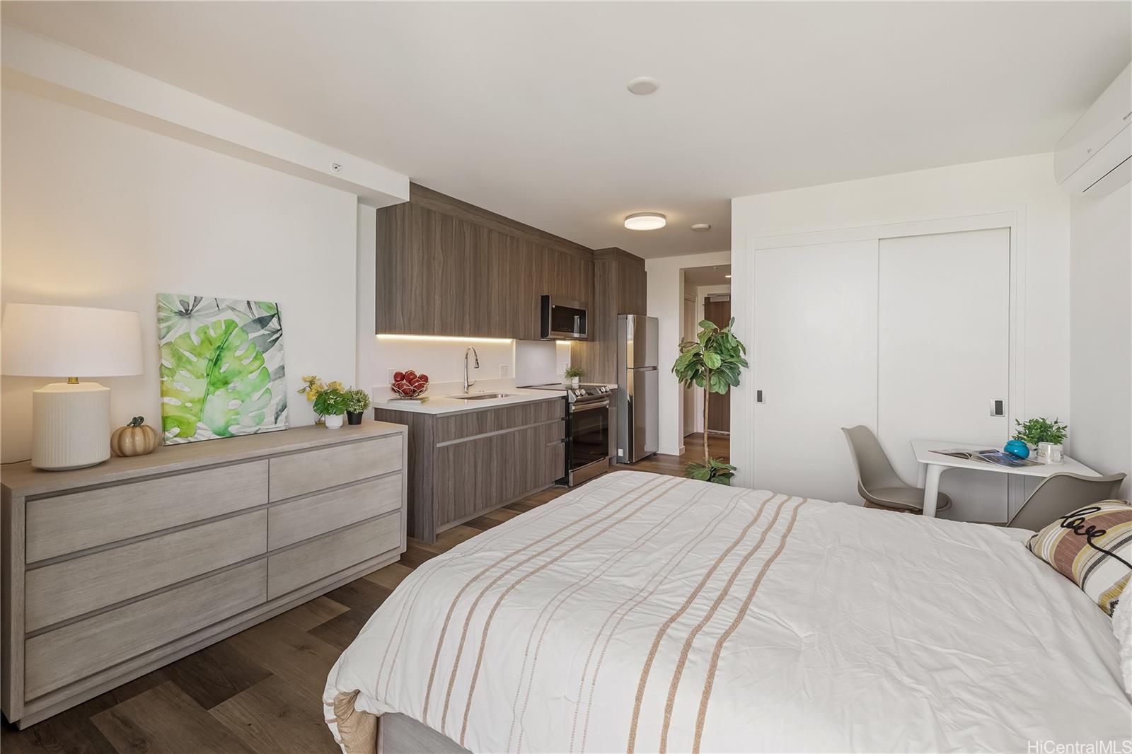 1515 Liona Street  Unit 1808
