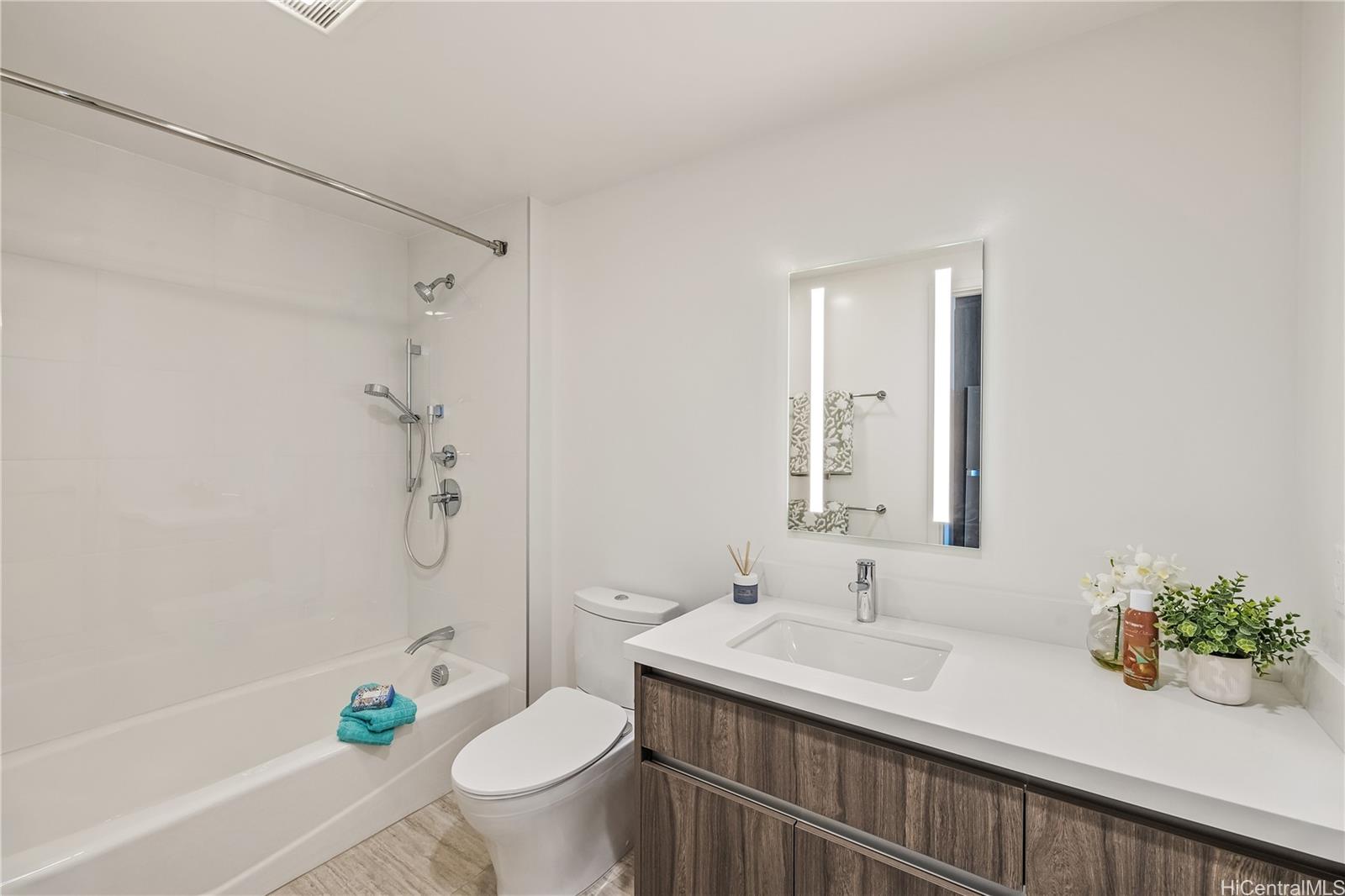 1515 Liona Street  Unit 1808