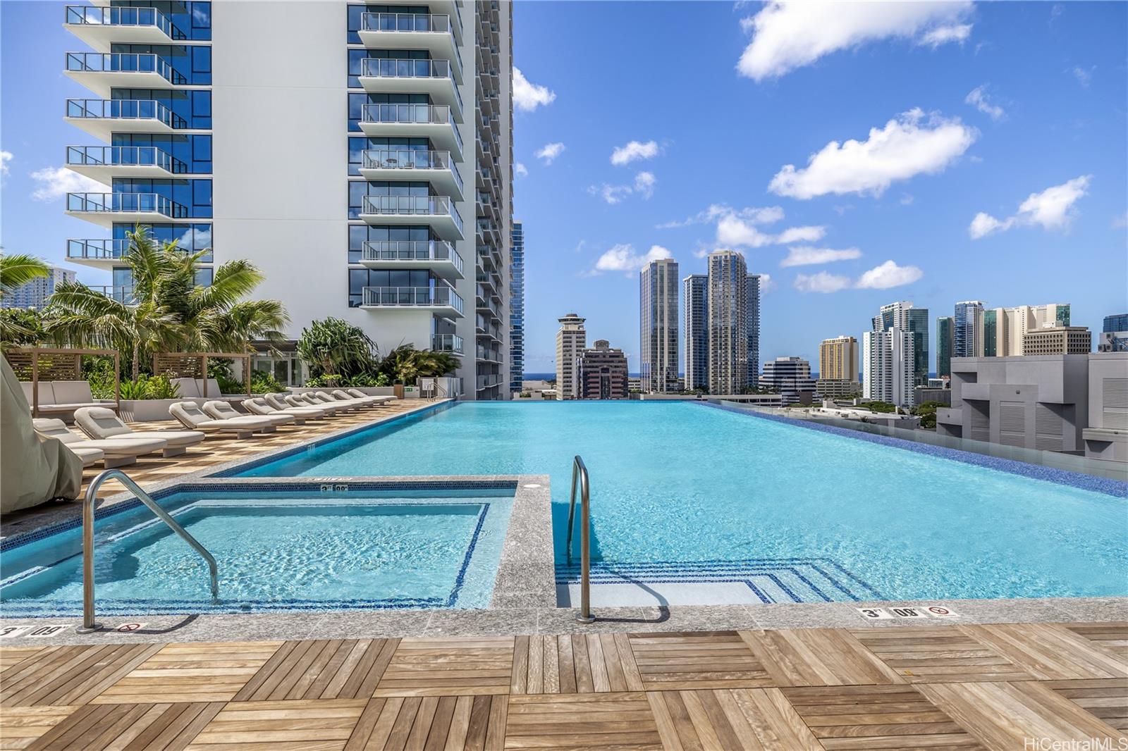 1515 Liona Street  Unit 1808