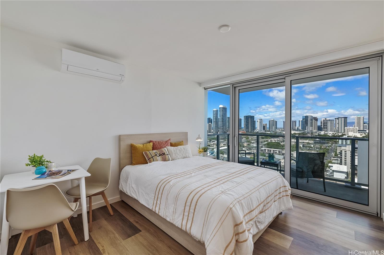 1515 Liona Street  Unit 1808