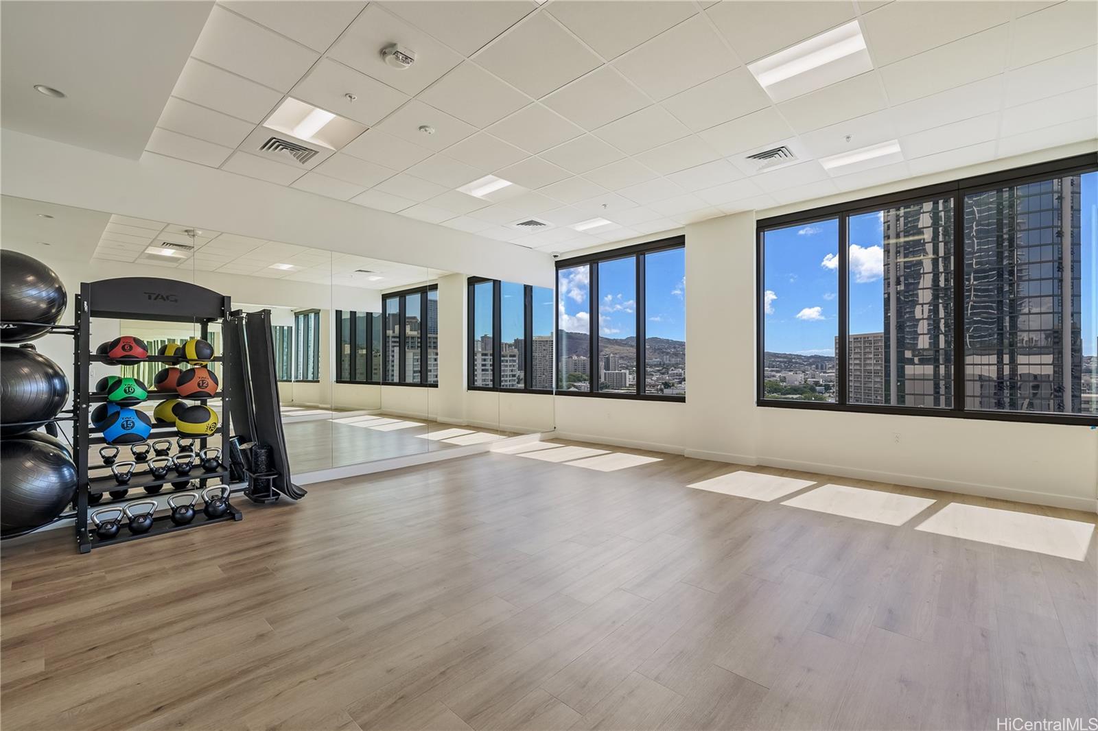 1515 Liona Street  Unit 1808