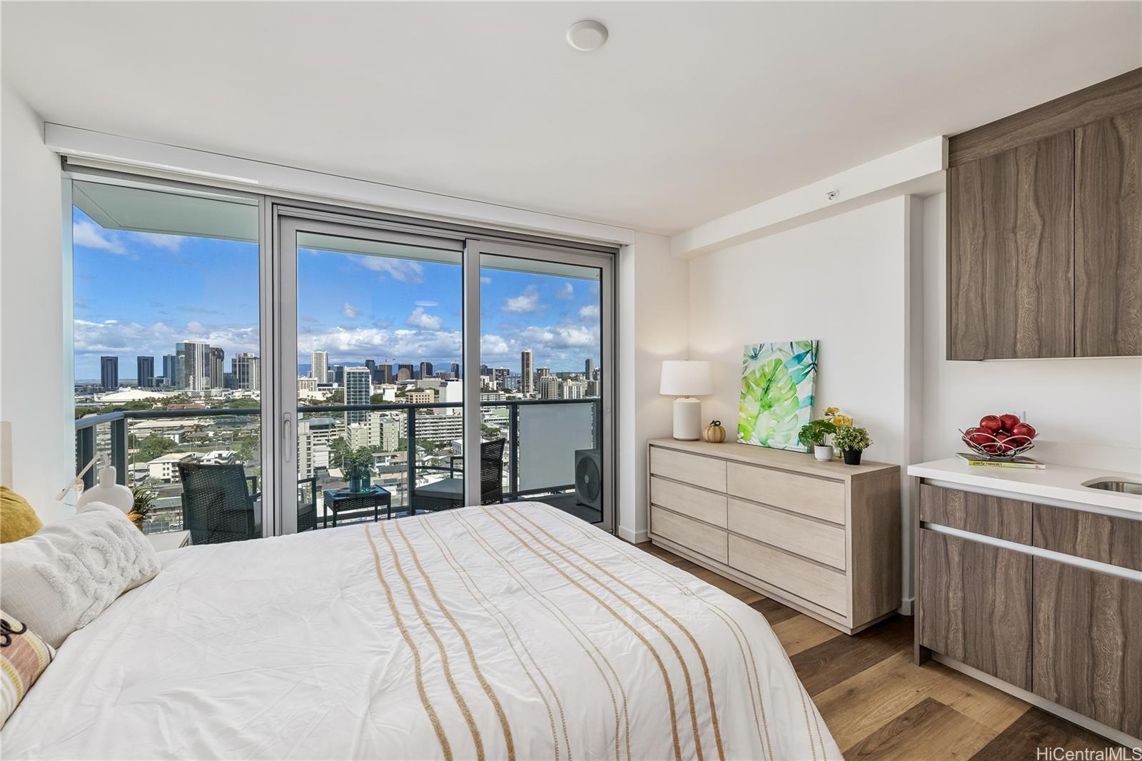 1515 Liona Street  Unit 1808