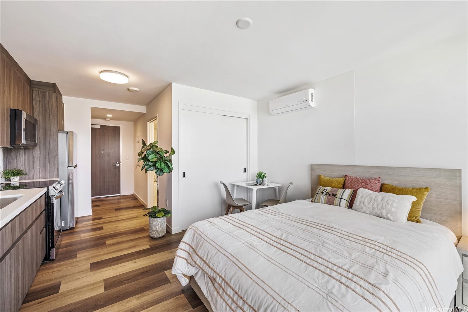 1515 Liona Street  Unit 1808